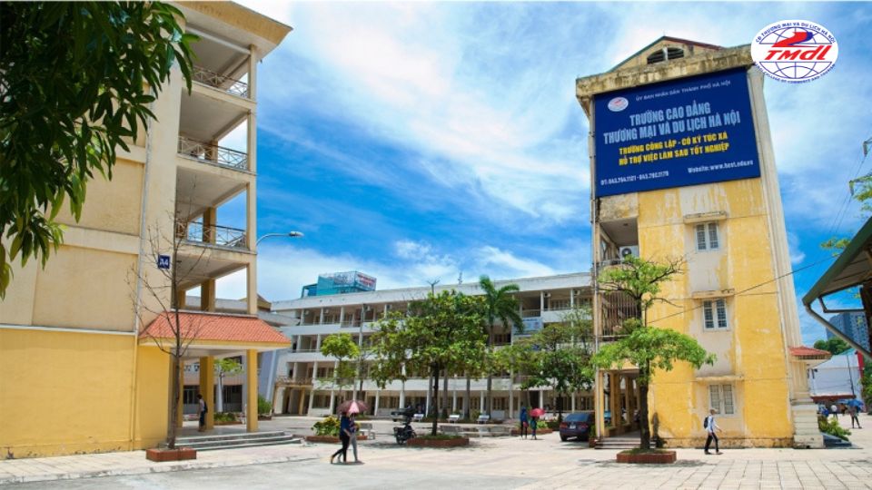 TMĐT là một trong những ngành học có chương trình đào tạo từ xa tại trường Cao đẳng thương mại và du lịch Hà Nội