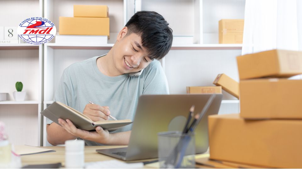 Khi đã nắm vững cơ sở, sinh viên chuyển sang các môn học ngành thương mại điện tử chuyên sâu