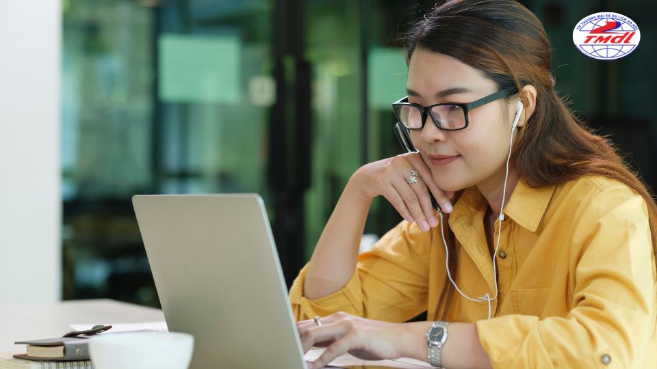 Một chương trình đào tạo kế toán chất lượng sẽ giúp người học nắm chắc kiến thức lý thuyết, đồng thời rèn luyện kỹ năng thực hành. Với mô hình học cao đẳng kế toán từ xa thường được chia thành ba nhóm chính