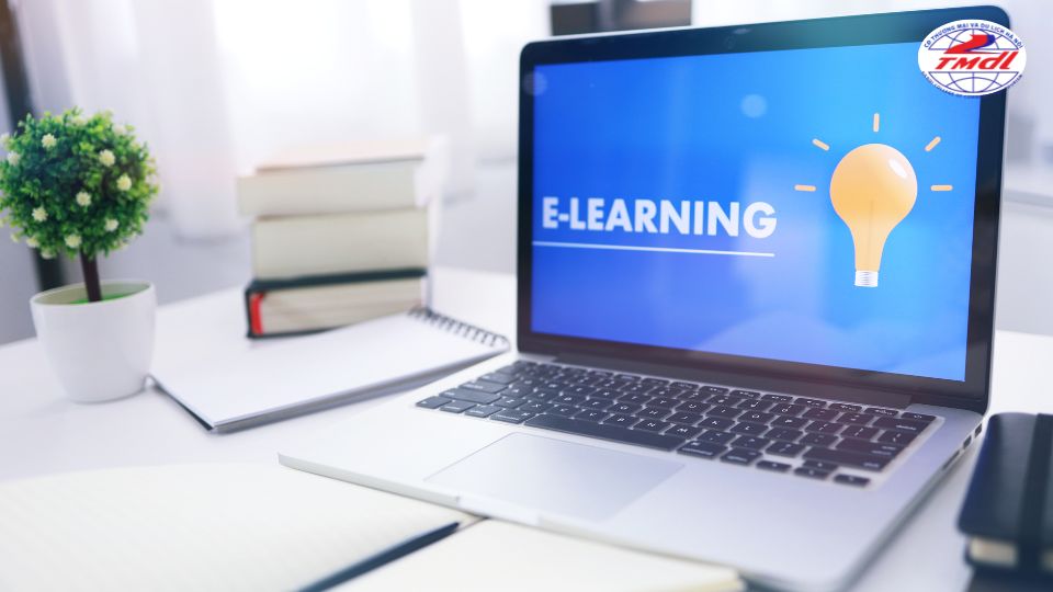Học cao đẳng kế toán từ xa là hình thức đào tạo được thiết kế để người học có thể tiếp cận toàn bộ chương trình kế toán thông qua các nền tảng trực tuyến. Thay vì đến lớp học truyền thống, bạn có thể học mọi lúc, mọi nơi miễn là có kết nối internet.