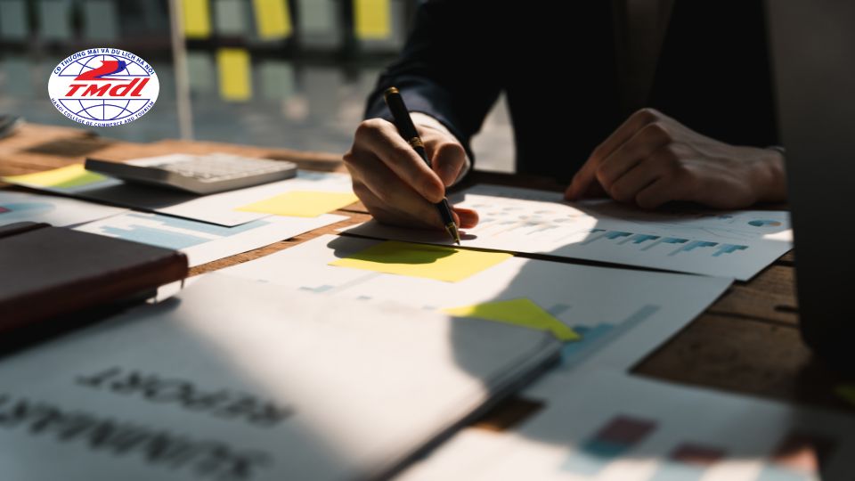 Học quản trị doanh nghiệp online là hình thức đào tạo từ xa, ứng dụng nền tảng E‑Learning để truyền tải kiến thức và kỹ năng quản lý doanh nghiệp.