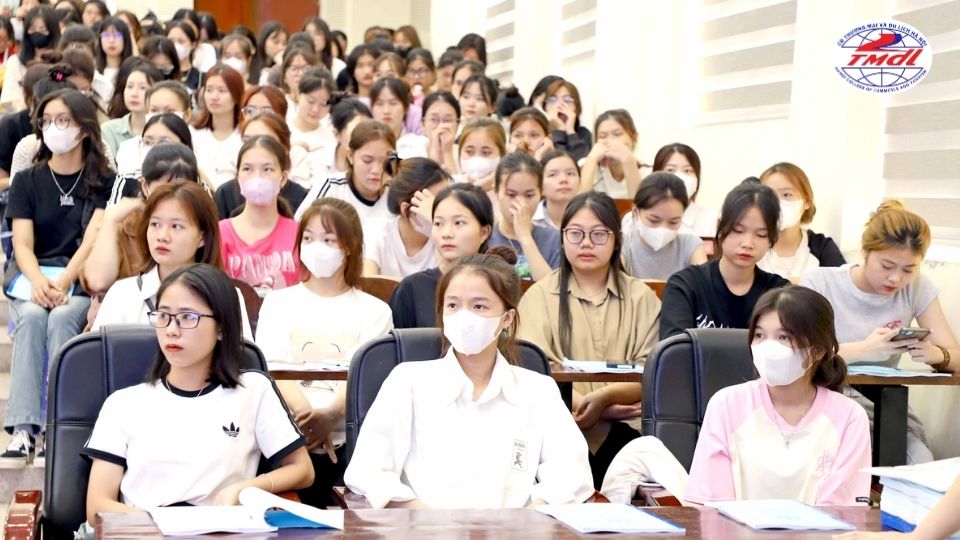 Khối B học ngành gì lương cao, dễ kiếm được việc làm?