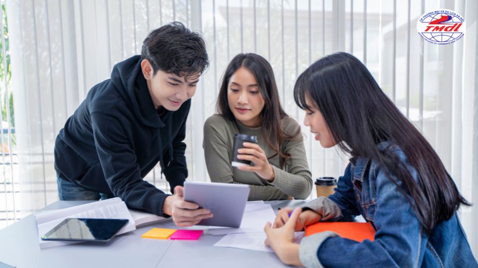 Chương trình học của hệ cao đẳng kế toán vẫn được thiết kế toàn diện để sinh viên đảm nhiệm được các vị trí trong bộ phận kế toán