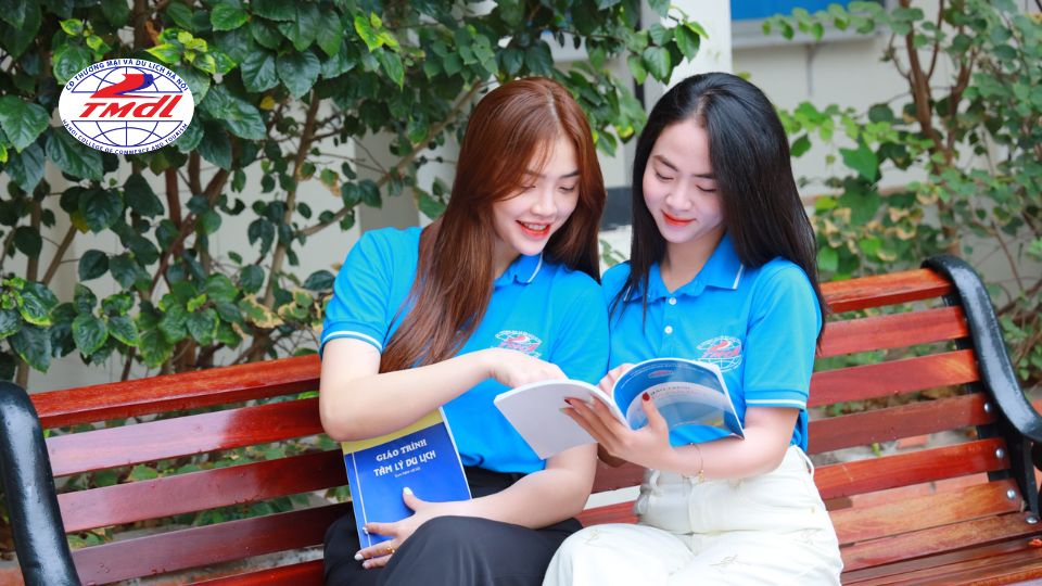 Học chuyên ngành Kinh doanh ở đâu uy tín?