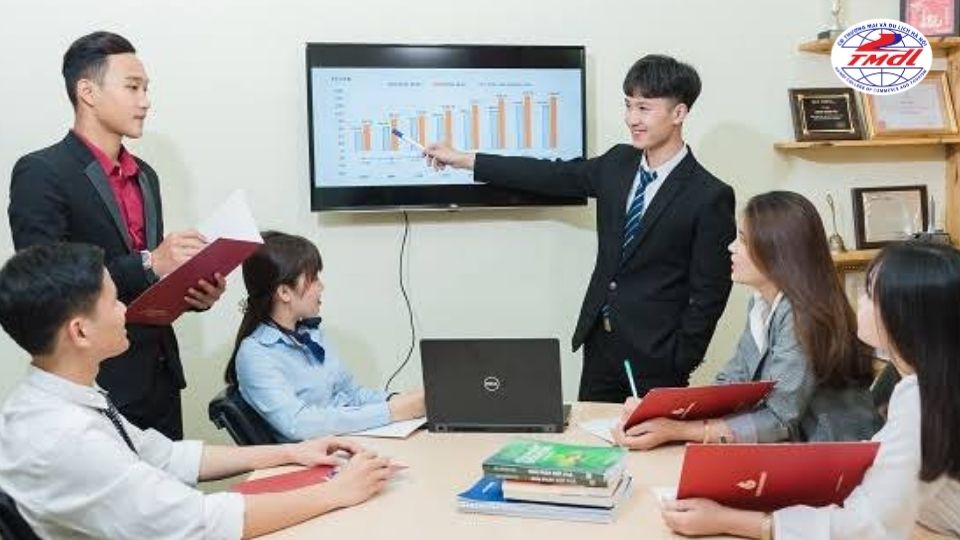 Học Quản trị Kinh doanh hệ từ xa tại HCCT