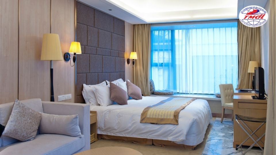 Ngành quản trị khách sạn học mấy năm ở hệ đại học chính quy?