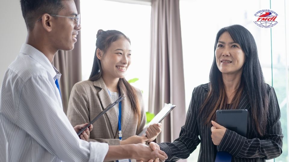 Tổng quan thị trường lao động và xu hướng chọn các ngành nghề cao đẳng hiện nay